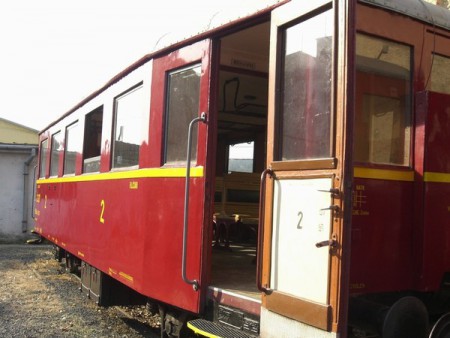 Prívesný vozeň BDlm v RD Zvolen, september 2009